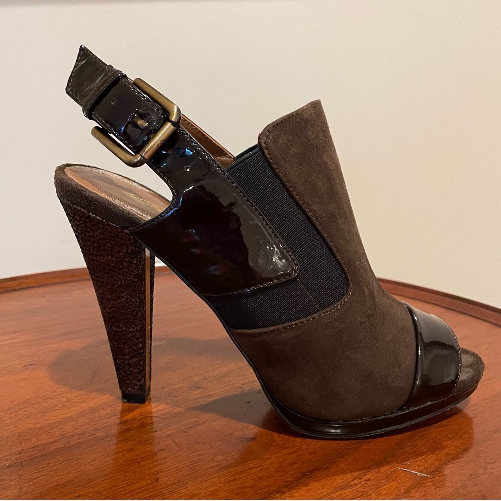 🍁 Donald Pliner, “Morgan” Suede Heels